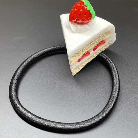 《受注生産》イチゴショートケーキのヘアゴム　フェイクスイーツ