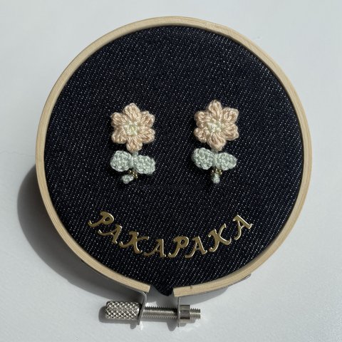 花 ピアス♡刺繍糸♡モリーの花