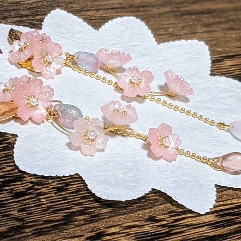 A 桜ピンク雫と風に舞い落ちる桜
　ピアス