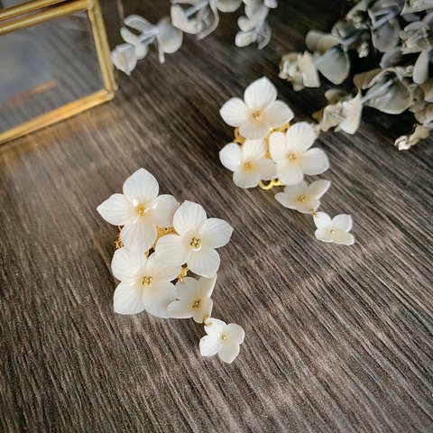 特別な日の白花ピアス