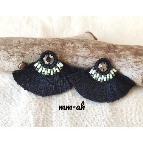 MILITARY BLACKフリンジ刺繍ピアス