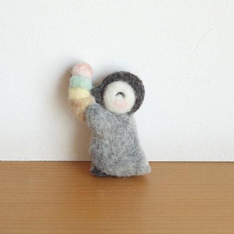【再販！】小さな羊毛フェルトのブローチ（ペンギンの赤ちゃんとアイスクリーム）