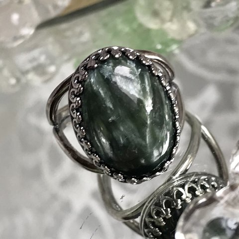 優しいグリーンカラー・・大粒のセラフィナイト ring（SV925に変更可能・８号～２３号対応）