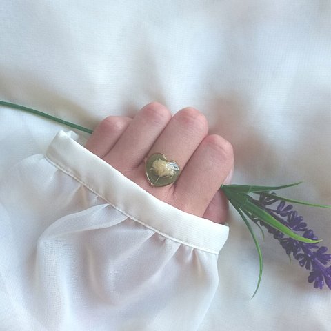 ♡再販♡ petit bouquet ring かすみ草のヴィンテージハートリング B (ピスタチオグリーン・フリーサイズ )