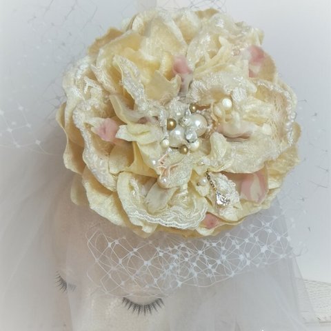 マグノリアのコサージュ＆ヘッドドレス （ベルベット)☆(チュールリボン付き)☆*:. アイボリー magnolia corsage ivory