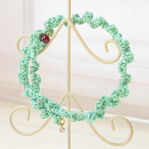 crochet かぎ編み の ワイヤーブレスレット💚 ラインストーン 付き ミントグリーン