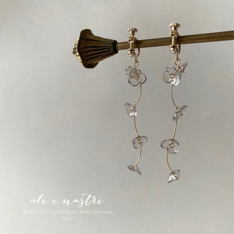 Blooming Crystal Flower 3Petal Earrings / GRAY