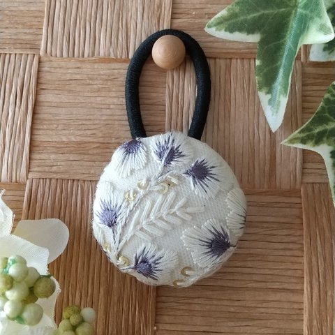 インド刺繍リボン くるみボタン ヘアゴム ＊ホワイト リーフ＊