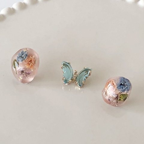 ちょうちょ🦋と小さな石ころ レジン フラワー ピアス