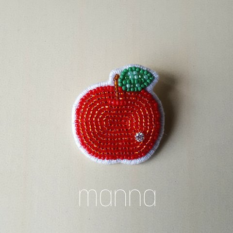 Apple brooch🍎りんごのビーズ刺繍ブローチ