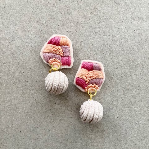 peach×pink刺繍ピアス