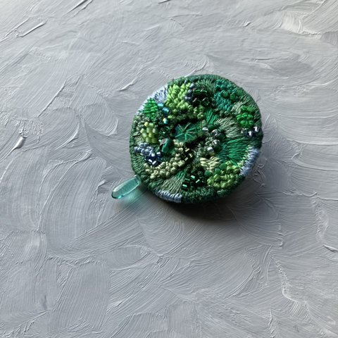  "morning green"刺繍ブローチ