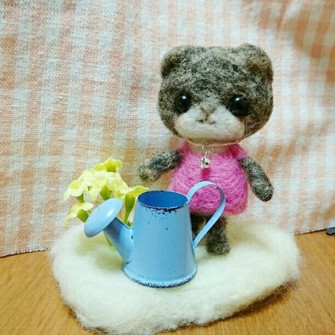 送料無料 羊毛フェルト お花大好きねこちゃん