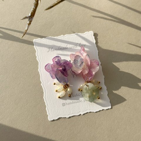 アシメな紫陽花❁⃘*.ﾟ本物の紫陽花  ピアス  イヤリング 贈り物 やプレゼントにも.˚⊹ ⁺‧