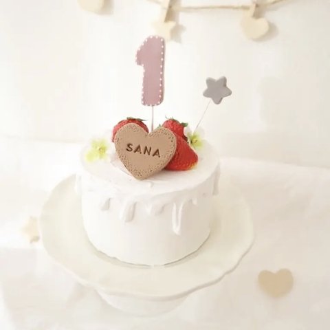 ゲスト様　人気♡いちごのミニクレイケーキ☆ハーフバースデー　誕生日　手持ちケーキ　誕生日ケーキ　自宅撮影　1歳以外でも承ってます♪