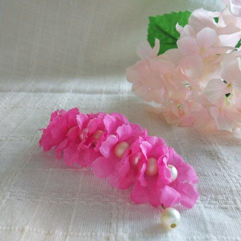 イチゴかき氷色 ピンクの花のバレッタ