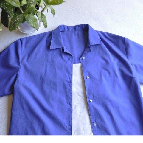 爽やかブルーのオープンカラーシャツ