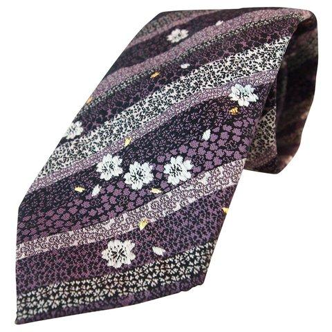 和柄ネクタイ　西陣織の豪華な金襴ネクタイ。ハンドメイドの高級ネクタイ　紺桜