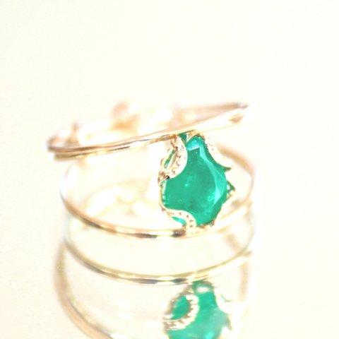 K18 Emerald Ring +present