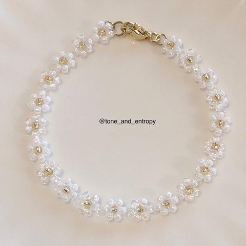 パールホワイト（2種）のお花のビーズブレスレット / Pearl white beaded flowers bracelet