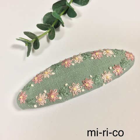 コスモスの花刺繍 バレッタ