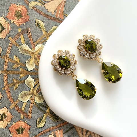 Victorian olive pierce / earring