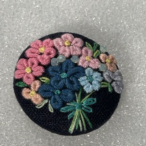 カラフルブーケ刺繍ブローチ