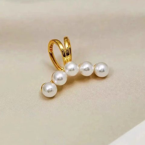 【再販】パールイヤーカフ 大人女子 結婚式 お呼ばれ  秋冬 ear cuff パールイヤリング 片耳用 イヤーカフ／イヤリング 