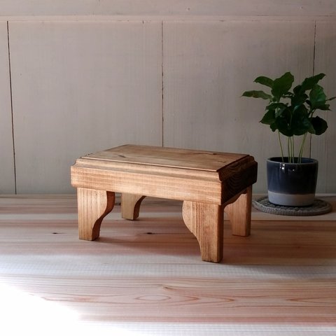 かわいいサイズの木製アンティークミニテーブル トレイ ①