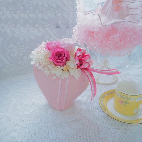  ピンクのハート花器にグラデーションピンクを入れて【プリザーブドフラワー】結婚祝い 入学祝い