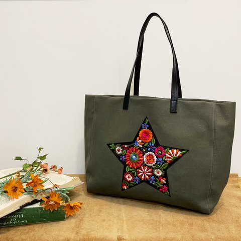 【牛革×コットン】カラフル刺繍トートバッグ<GREEN>　　トートバッグ　牛革　刺繍　花柄　カラフル　軽い　A4収納　M8062