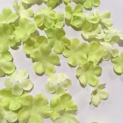 送料無料〜日本製造花フラワー50枚1セット  クリームグリーン