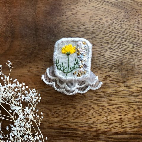 刺繍》strong flower（黄&淡グレー）