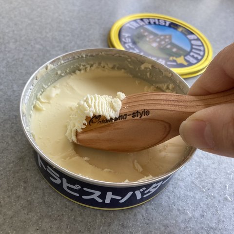 発明！バタースクレーパー　冷えたバターが薄ーく削りとれます　不思議なバターナイフ　☆左右両利きOK　Butter peeling knife /　Butter Scraper 