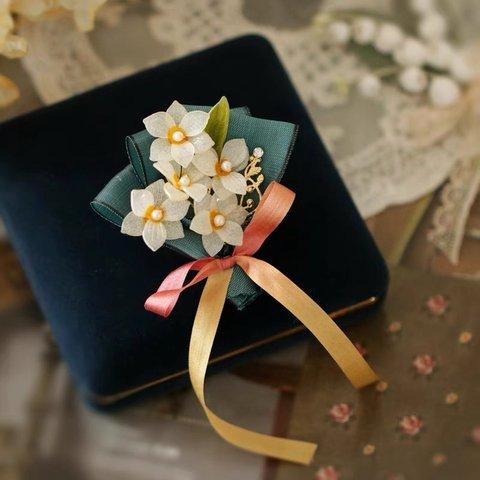 水仙のブローチ   スイセンブローチ プレゼント 小さな花 ホワイト 花束 