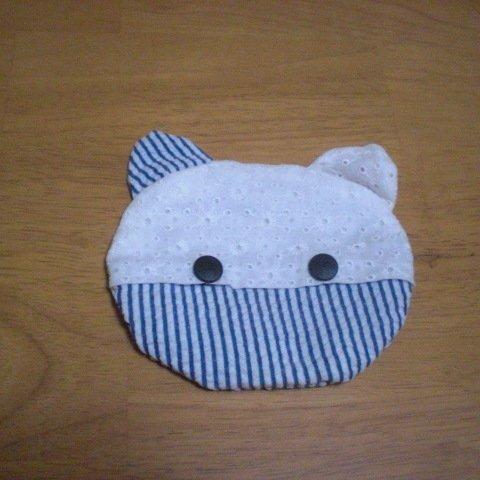 ねこ顔型のポケットティッシュケース　ボタン付き