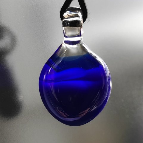 ラウンド型トンボ玉ネックレス（藍色二種・ガラス）2