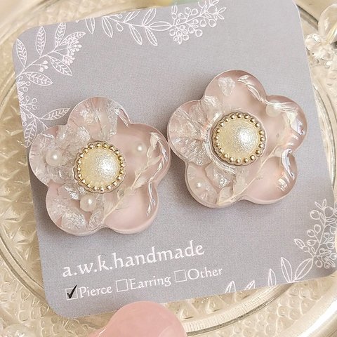 お花ピアス🌼グレージュ　