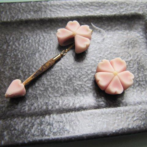 桜の食べかけパクパクピアス