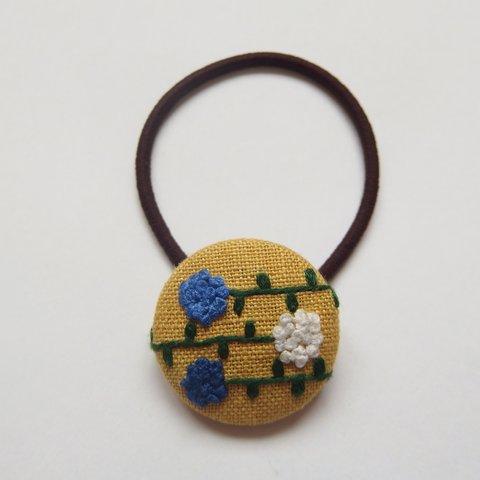 手刺繍のくるみボタンヘアゴム