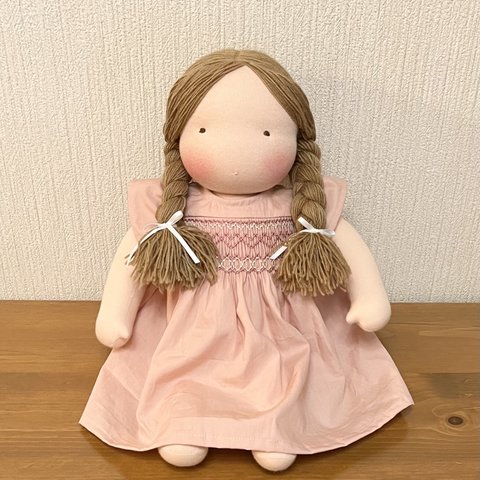【特別価格】ウォルドルフ人形（40cm）スモッキングワンピースの女の子