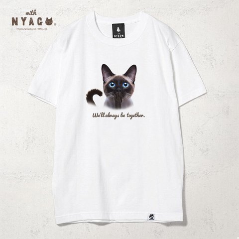 with NYAGO Tシャツ 半袖 猫 グラフィックシャツ tシャツ［ シャム 猫 チャコちゃん 肉球をペロペロするにゃー。 1030 ］