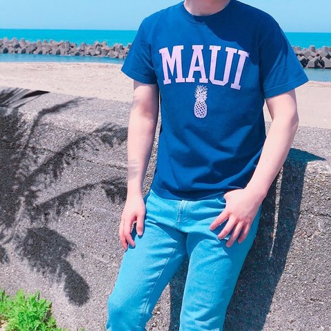 ハワイアンデザインTシャツ マウイ島の名前ロゴ MAUI ハワイの島 オアフ島 パイナップルのシルエット 半袖カットソー