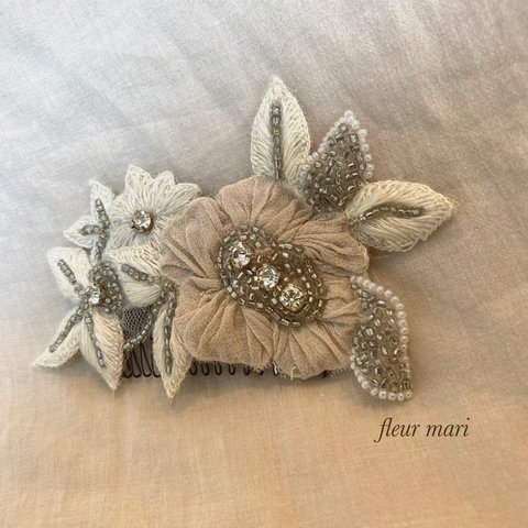 ベージュピンクのお花と刺繍のヘッドドレス  アンティークレース