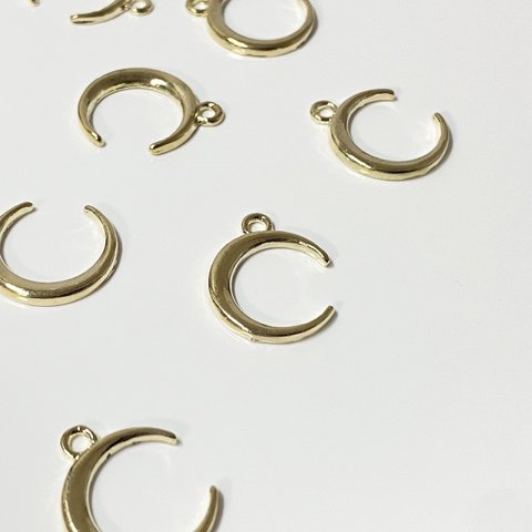 ６０)４個 / 月パーツ / 20mm×15mm / ムーンパーツ / ハンドメイドパーツ / アクセサリーパーツ / ピアスパーツ / イヤリングパーツ / シルバー / silver / 三日月