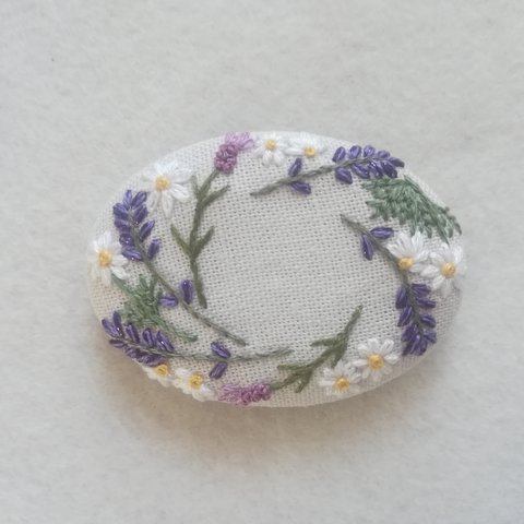 刺繍ラベンダー&カモミールブローチ卵型✿lavender&chamomile brooch (oval)