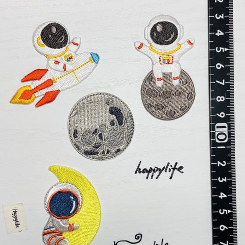4枚入宇宙　シリーズ　宇宙船　宇宙士　刺繍アイロンワッペンシールタイプ