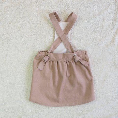 スモークペールピンクのコーデュロイ・サロペットスカート