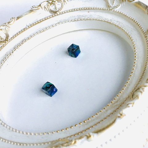 小さなブルー螺鈿のキューブピアスイヤリング Small Blue Mother-of-pearl  Cube pierced earrings【1542】　#秋　ピアス　#秋色　