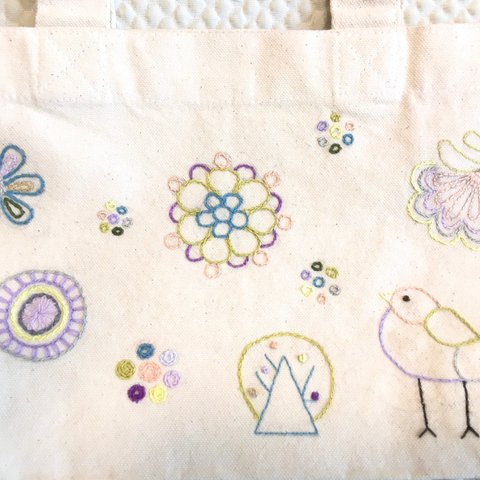 色々なお花と小鳥の刺繍トートバック